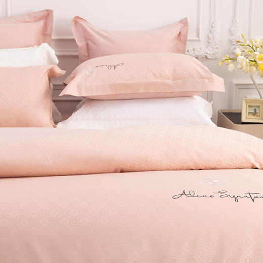 多喜爱 全棉提花四件套 山茶日记 丝光质感 柔滑舒适精美刺绣 温馨粉亲肤纯棉立体提花经典套件提花套件三方拼边设计礼盒包装 商品图1