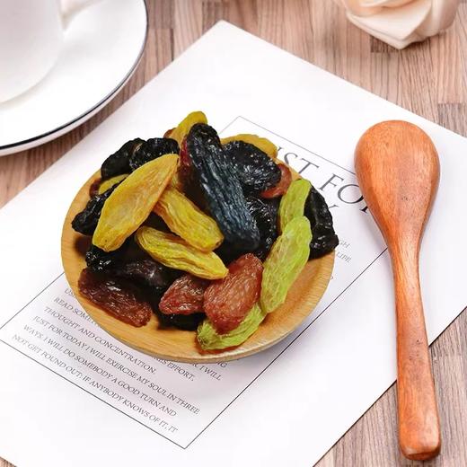 新疆多彩葡萄干 一把尝尽吐鲁番4种风味 自然晾晒 果大饱满 商品图2