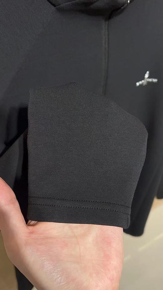 正品比音勒芬，最强半拉链，王牌到货

功能性纱线面料，混纺弹力纤维，裸身穿更舒适！！！

轻运动，立体裁剪，挺括修身，真有型！

纯正品，内外双重针织，舒适由内而外，M-3XL 商品图5