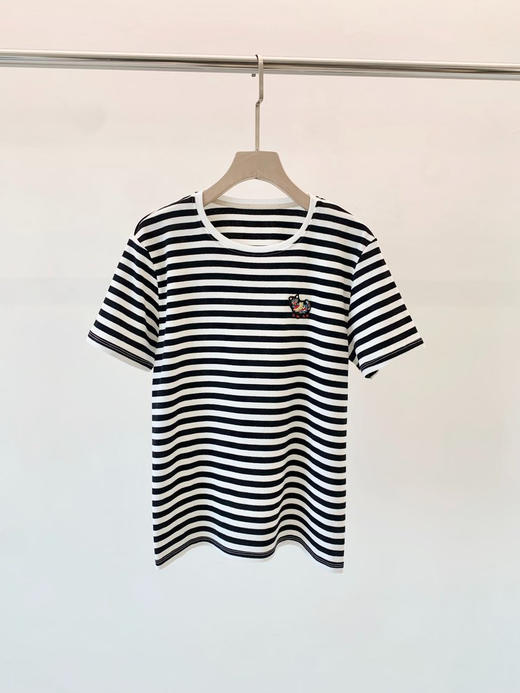 黑白条水柔棉针织布T恤 中国新年胶囊系列 撷取剪纸元素 经典圆领设计 黑白条纹简约大气 全棉面料 手感柔软舒适 精致瑞兽刺绣 直筒版型遮肉显瘦 商品图6