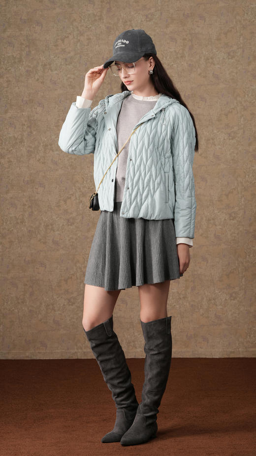 乔万尼新品减龄时尚连帽棉服EM4K636 商品图3