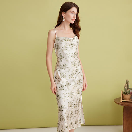 EITIE爱特爱优雅气质通勤显瘦印花荡领开叉吊带连衣裙2025春季新款A2507517 商品图2