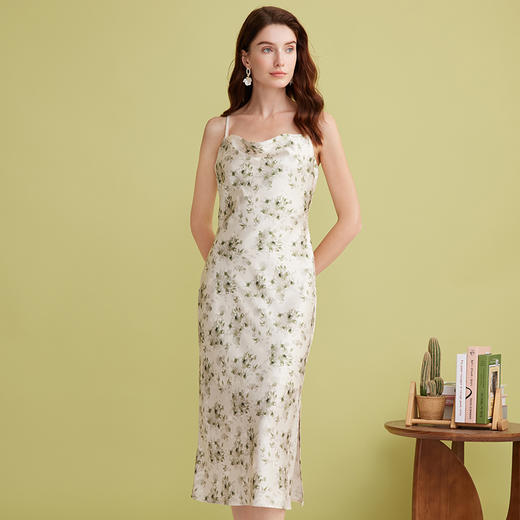 EITIE爱特爱优雅气质通勤显瘦印花荡领开叉吊带连衣裙2025春季新款A2507517 商品图3