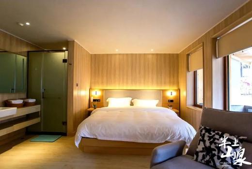 周末春节不加价！【青城半山上泉酒店｜泡私汤】
🏞️青城后山 观山听水·日式庭院
品质配套设施，归隐山居的体验~

1️⃣499元=庭院私汤大床房1晚
2️⃣699元=庭院私汤滑梯亲子房 商品图2