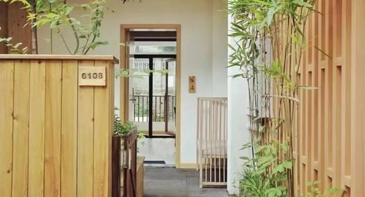 周末春节不加价！【青城半山上泉酒店｜泡私汤】
🏞️青城后山 观山听水·日式庭院
品质配套设施，归隐山居的体验~

1️⃣499元=庭院私汤大床房1晚
2️⃣699元=庭院私汤滑梯亲子房 商品图3