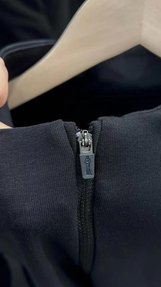 正品比音勒芬，最强半拉链，王牌到货

功能性纱线面料，混纺弹力纤维，裸身穿更舒适！！！

轻运动，立体裁剪，挺括修身，真有型！

纯正品，内外双重针织，舒适由内而外，M-3XL 商品图3