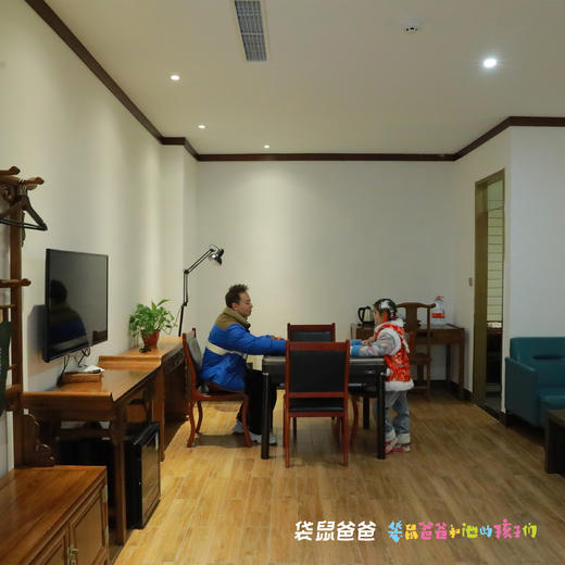 【袋鼠爸爸去哪儿丨咸阳袁家村系列之关中原宿】民宿近袁家村回民街及祠堂街，地理位置优越，院内37间客房，含大床/双床/大炕房/家庭房多种房型，满足不同家庭需求，在袁家村一站式住宿游玩吃美食。 商品图2