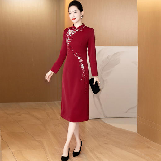 LC-LC2459婚礼服秋冬新款刺绣高贵喜婆婆婚宴装改良旗袍连衣裙 商品图6