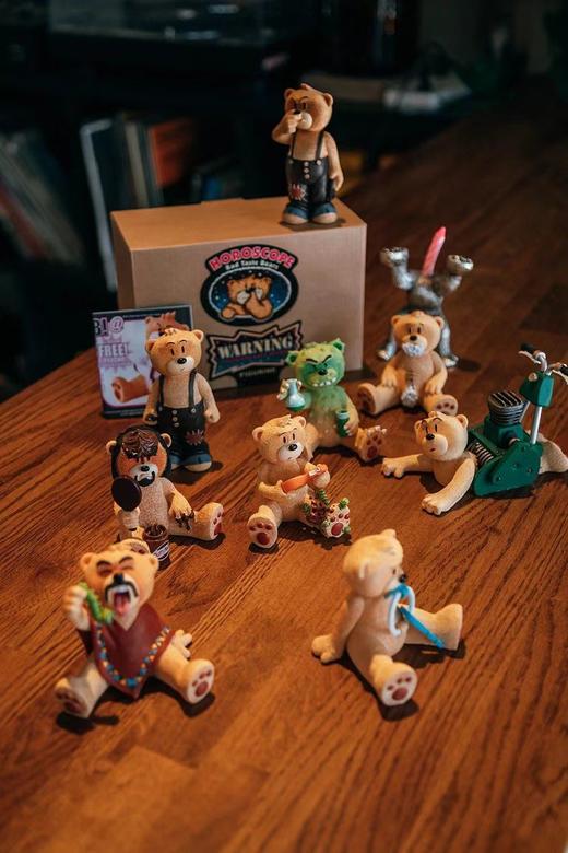 C011508以其独特的“变态”设计而著称更具个性和时尚感六个一组摆件熊 商品图1