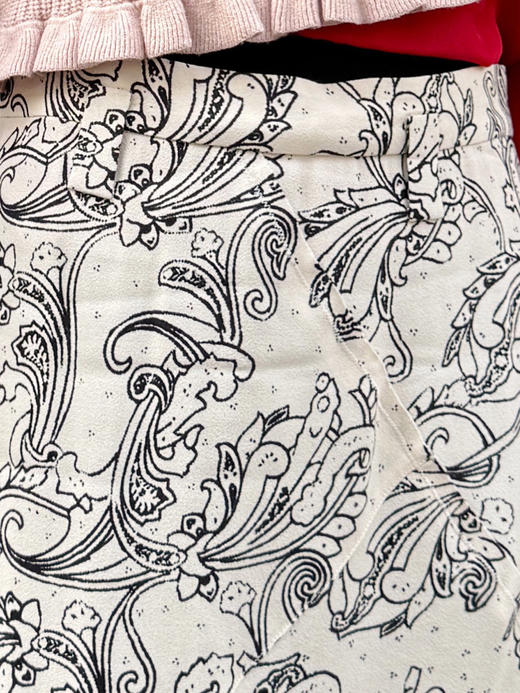 TYNVIE 分层腰部A字型中长裙-白色印花 商品图14