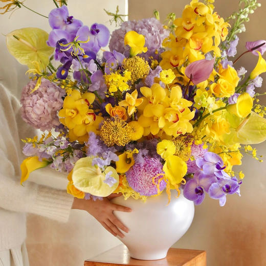 《锦绣》黄色紫色年宵花瓶插花
高80×宽50（㎝） 商品图0