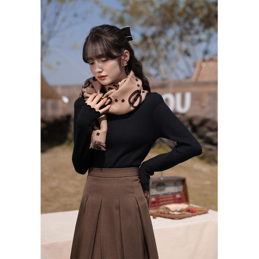 鹿向南《黑色胶片》2024秋季高领木耳边高级别致气质针织毛衣女 商品图4