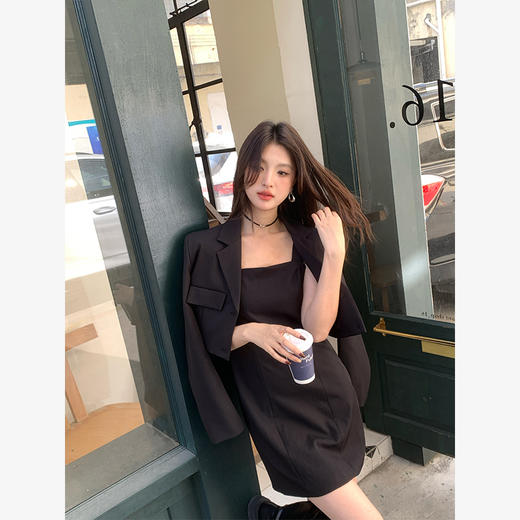 西遇高级感连衣裙套装女早春设计感短款西装搭背心裙两件套V3342351 商品图3