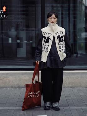 步履不停/3D13191C/复古提花毛衣背心