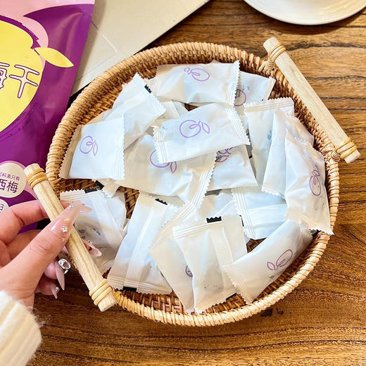 心疆果巴美国进口无核西梅干 皮薄肉厚 独立包装 188g/袋 商品图3
