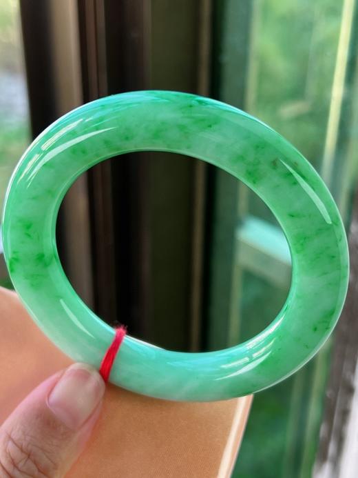 57圆条翡翠手镯 商品图1