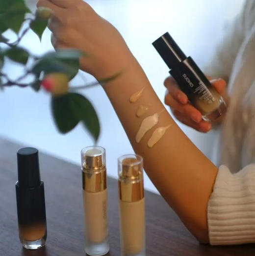 唐教授打磨三年才迎来的一次升级！Topc光感无瑕润泽裸感粉底液 30ml 滋润不假白 很服帖 够持久 商品图1