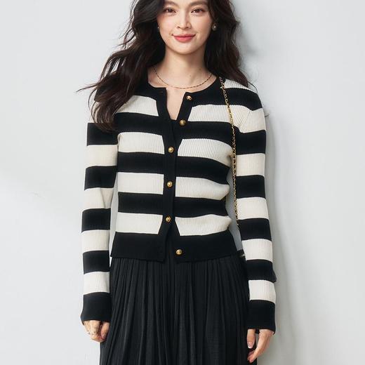 【高货sh】全新升级【铂金会员266/天猫359/差价93】(12000) 洛诗琳黑白条纹圆领针织开衫2025早春显瘦毛衣修身外套女 商品图3