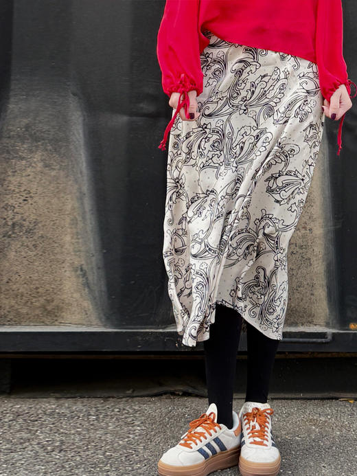 TYNVIE 分层腰部A字型中长裙-白色印花 商品图6