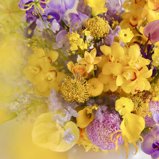 《锦绣》黄色紫色年宵花瓶插花
高80×宽50（㎝） 商品图3