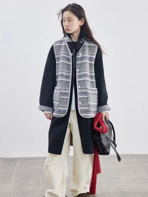 步履不停/4D14056C/复古灰色条纹保暖羊羔毛马甲 商品图2