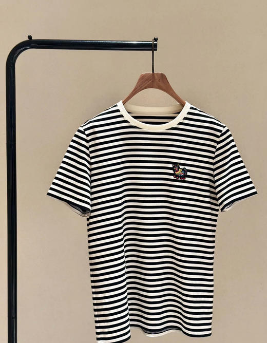 115-2渠道货 小禾 新年胶囊系列 福寿三多 剪纸刺绣 水柔棉 条纹圆领短袖 商品图2