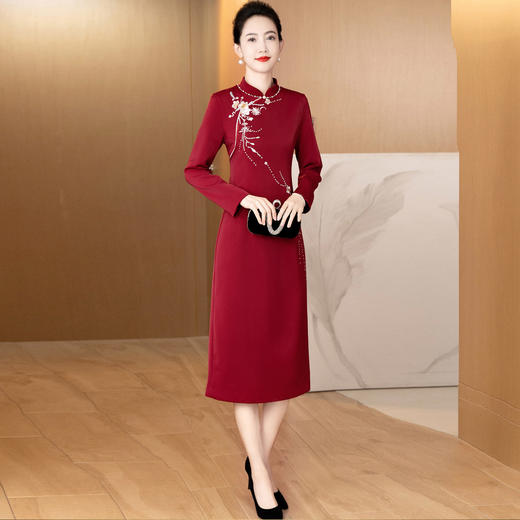 LC-LC2459婚礼服秋冬新款刺绣高贵喜婆婆婚宴装改良旗袍连衣裙 商品图7