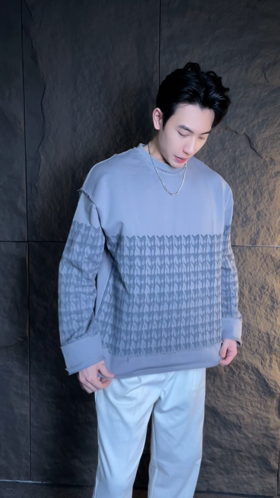 83102秋冬季新款潮流宽松百搭复古磨破工艺圆领休闲时尚长袖简约上衣