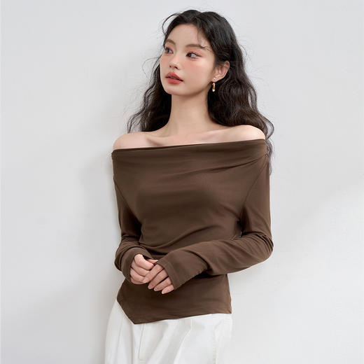 西遇长袖针织T恤女新款荡领收腰短款不规则下摆上衣D3542379 商品图4