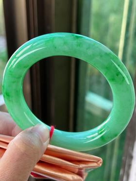 57圆条翡翠手镯