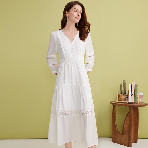 EITIE爱特爱气质V领法式收腰白色七分袖连衣裙2025春季新款A2507527 商品图1