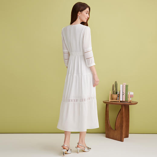 EITIE爱特爱气质V领法式收腰白色七分袖连衣裙2025春季新款A2507527 商品图4