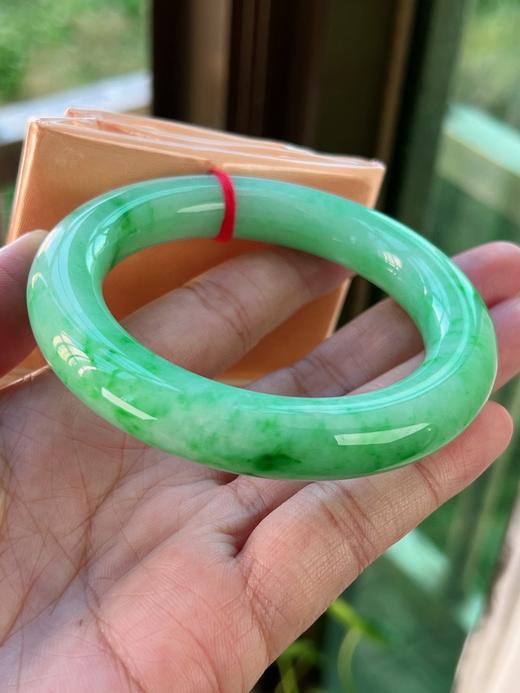 57圆条翡翠手镯 商品图4