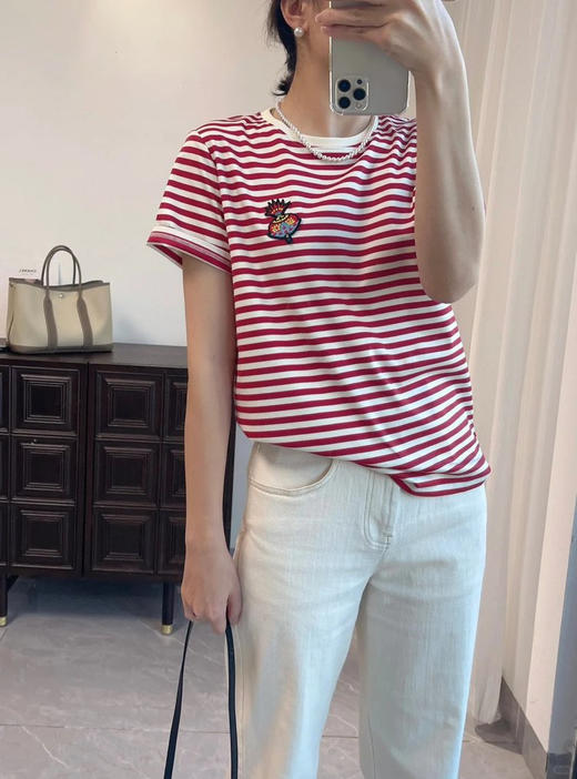 中国新年红白条胶囊系列 红白条水柔棉针织布短袖T恤 布面柔软 | 光泽度好 | 舒适亲肤 精致圆领 合身版型遮肉显瘦 商品图3