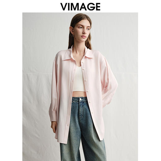 VIMAGE纬漫纪垂坠舒适宽松显瘦浅粉色衬衫外套2025春季新款V2309905 商品图3