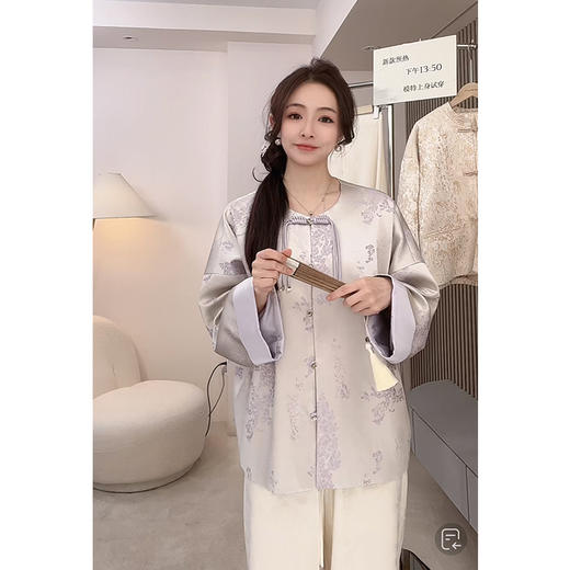 金蘑菇菇 青山远黛 近水含烟/新中式拼色锦缎 盘扣刺绣外套 商品图3