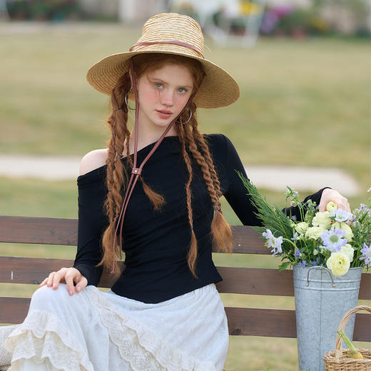 西遇长袖针织T恤女新款荡领收腰短款不规则下摆上衣D3542379 商品图2