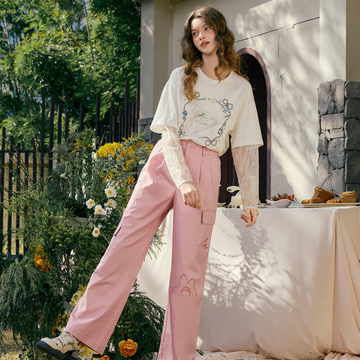 两三事 心花初绽 2025春季新款甜美多口袋刺绣粉色直筒休闲裤女 商品图2