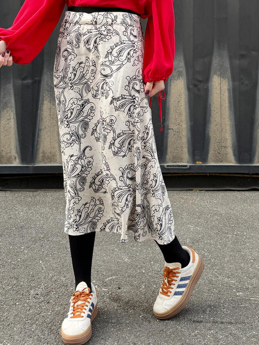 TYNVIE 分层腰部A字型中长裙-白色印花 商品图3