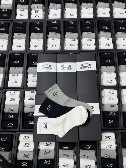 外贸正品奥克利纯棉机能袜。一盒5双装（2白2黑1灰）~特制logo标志醒目大方!经典大O刺绣logo采用重工刺绣，上脚超级舒服，吸汗不褪色不起球! 商品图14