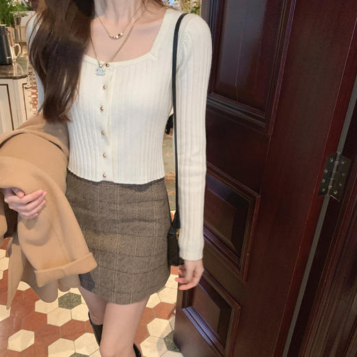 金蘑菇菇 小金豆 锁骨内搭组 / 质感细腻锁骨针织 修身方领毛衣 商品图1