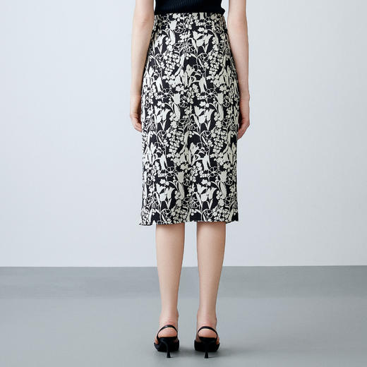 EITIE爱特爱夏季新款简约大方不规则裙摆印花半身裙7706408 商品图4