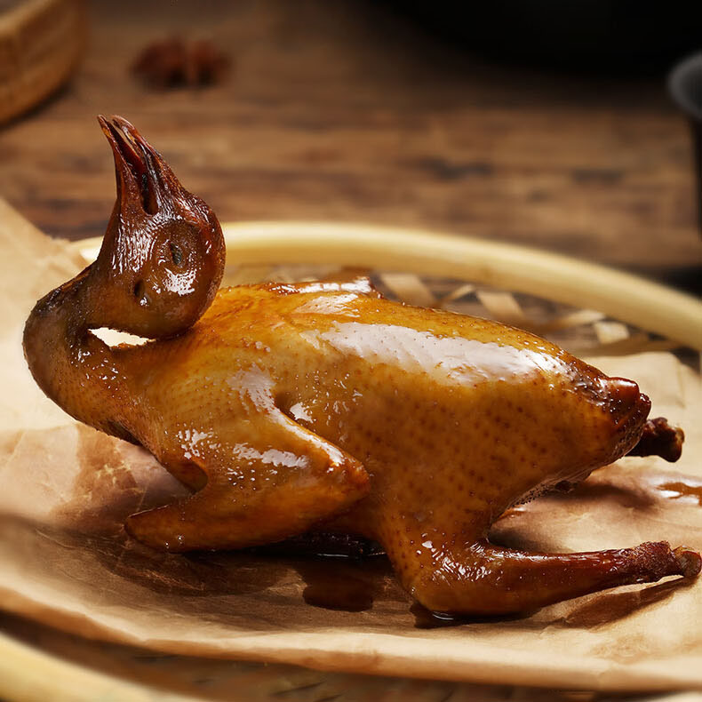 人参五香乳鸽，6袋装，精选谷物饲养足龄乳鸽，不含激素，催肥剂，搭配人参，枸杞等多种营养食材，古法技艺制作，配料干净，滋味浓郁、肉质鲜嫩、营养丰富，解馋过瘾M