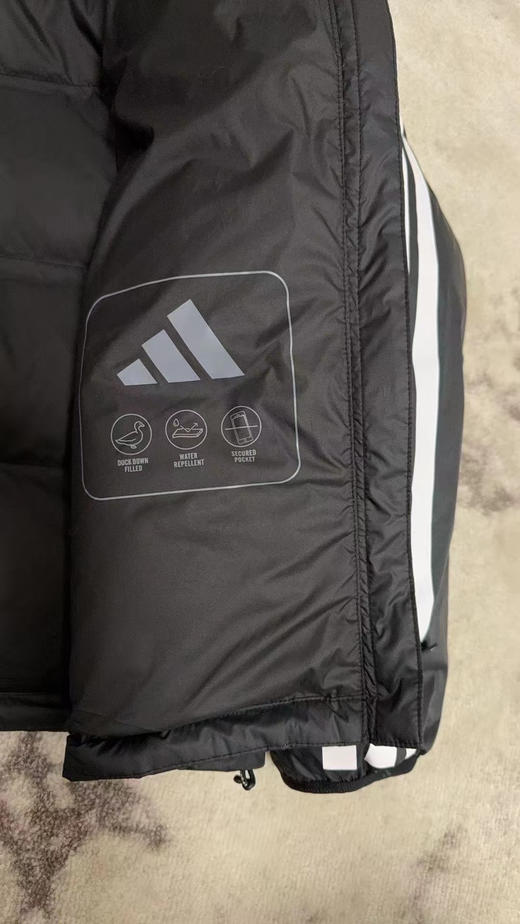 最新款阿迪达斯羽绒服，纯正品
支持全平台，任意鉴定， 100％纯正品
主打一个极致性价比
特别方便好穿，立领羽绒服精神利落 商品图5