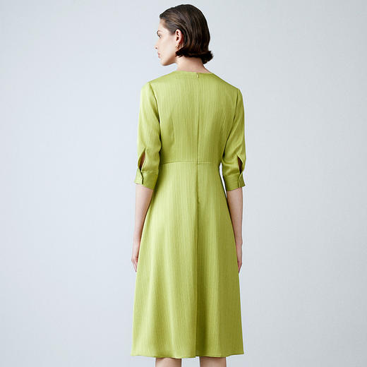 EITIE爱特爱春季新款通勤纯色气质V领连衣裙7707421 商品图4