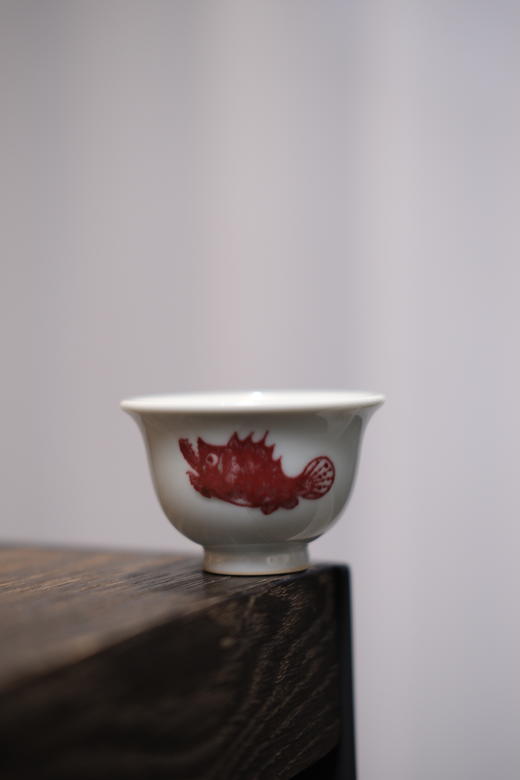 【怀宣临古】釉里红鳜鱼小迷你压手杯 满容约45cc 商品图3