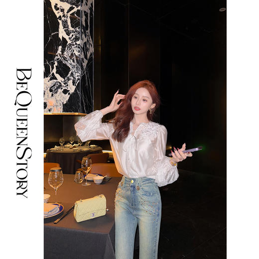 余潇潇【梦幻清荷】2025年早春新品重工花片宽松显瘦镂空灯笼袖衬衫 商品图3