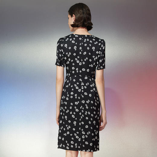 EITIE爱特爱夏款新品优雅显瘦高腰舒适印花连衣裙7707420 商品图4