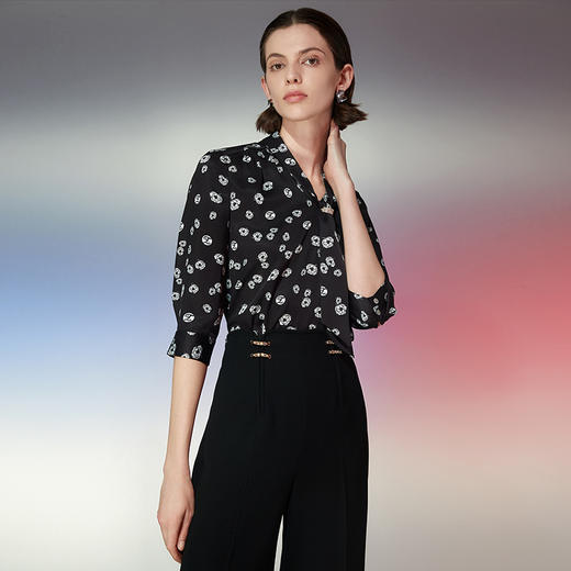 EITIE爱特爱春季新款修身显瘦百搭印花小上衣7713405 商品图2