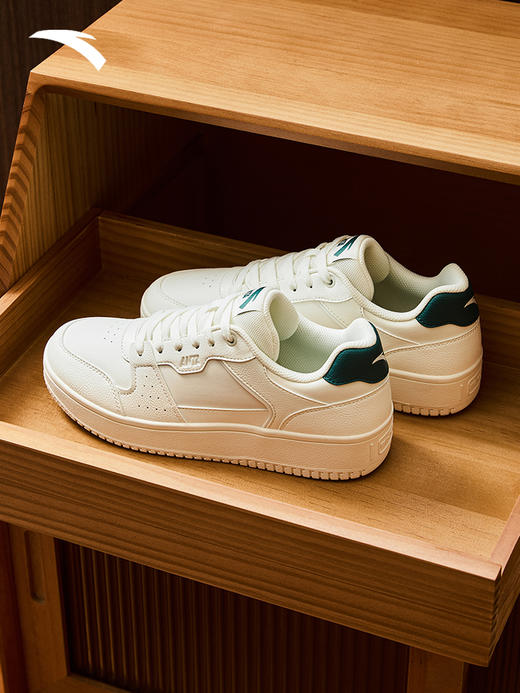 安踏男款板鞋春季新款透气时尚百搭运动休闲小白鞋112448010 商品图1